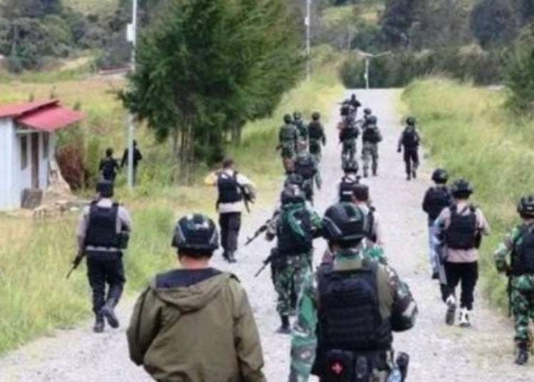 Mengecam KST Papua Bakar Rumah Guru dan Tembak Supir Truk